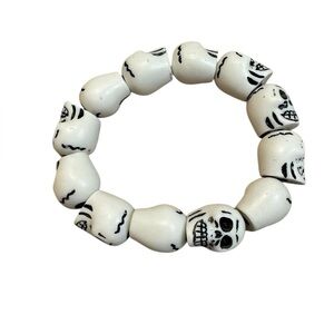 ♥️SKULL BEAD BRACELET Fashion Jewelry Trend OS Stretch Grunge Black White NWOT